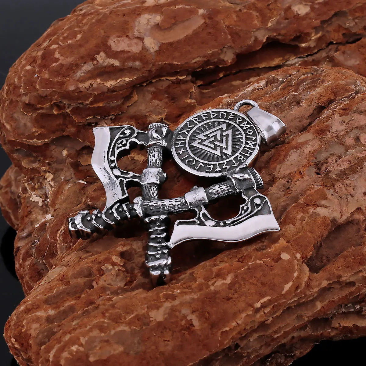 Nordic Vikings Soldier‘s Weapon Axe Shield Pendant